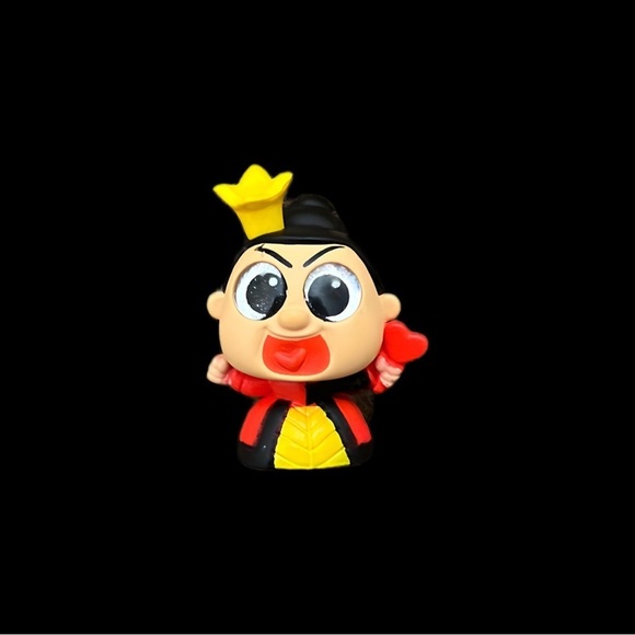 Disney Doorables: Series 6 Rare Figurine – Alice in Wonderland – Queen of Hearts - Picture 1 of 4